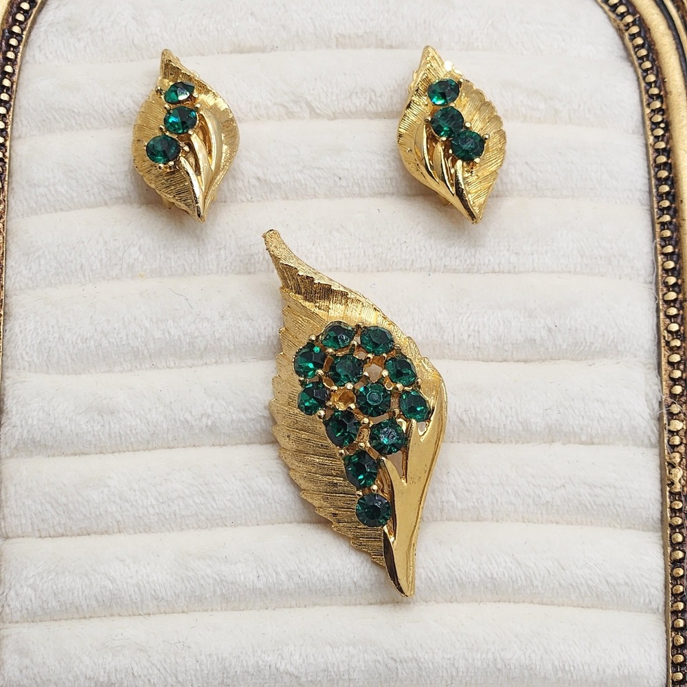 Vintage 1960s Green Rhinestone Gold Tone Leaf‎ Brooch and Clip On Earrings Set